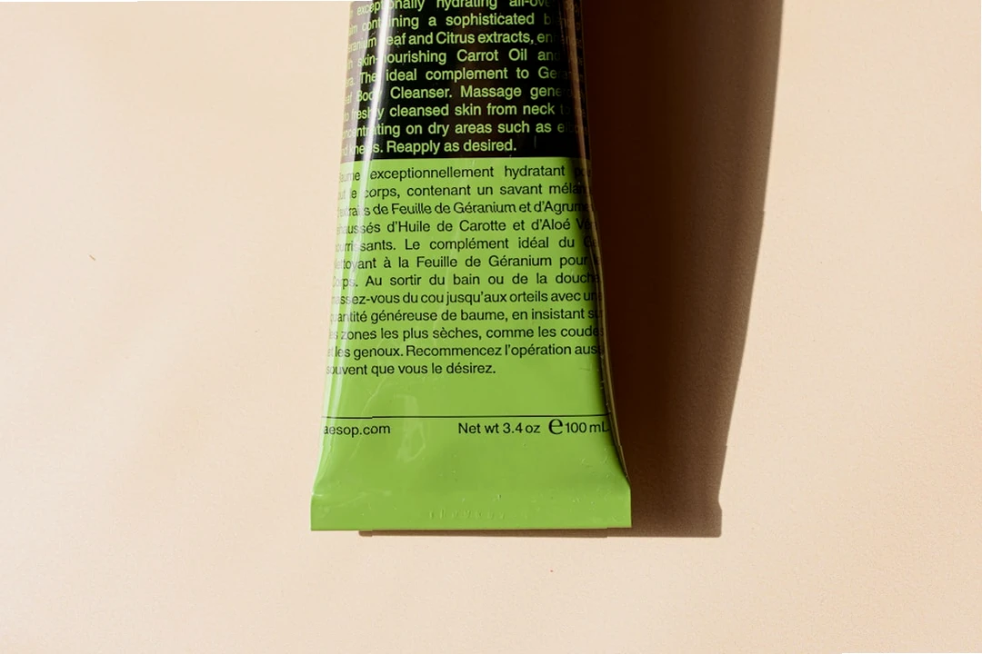 마스크 포장지에 유통기한이 표시된 이미지 3년 지난 마스크