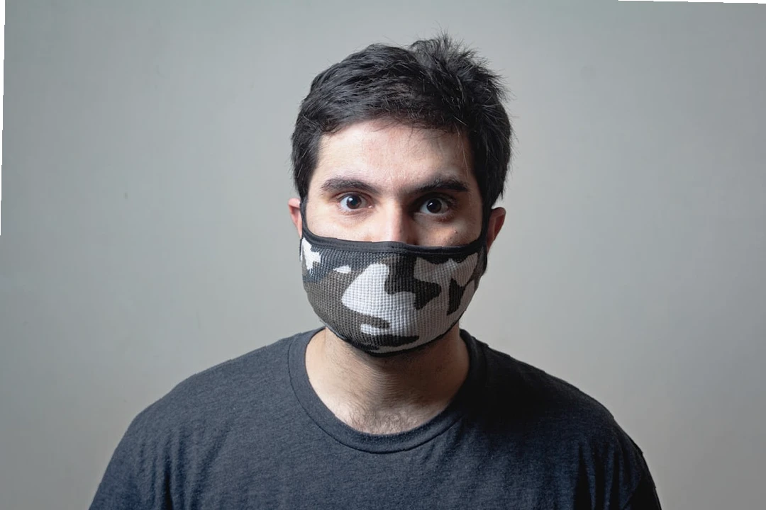 마스크를 올바르게 착용하는 방법 단계별 이미지 3년 지난 마스크