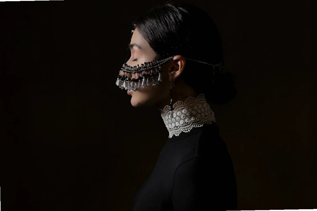 다양한 디자인과 기능의 마스크를 보여주는 이미지 3년 지난 마스크